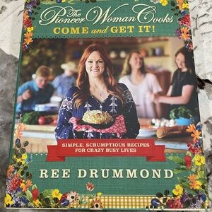 The Pioneer Woman Cookbook with Vibrant Floral Design